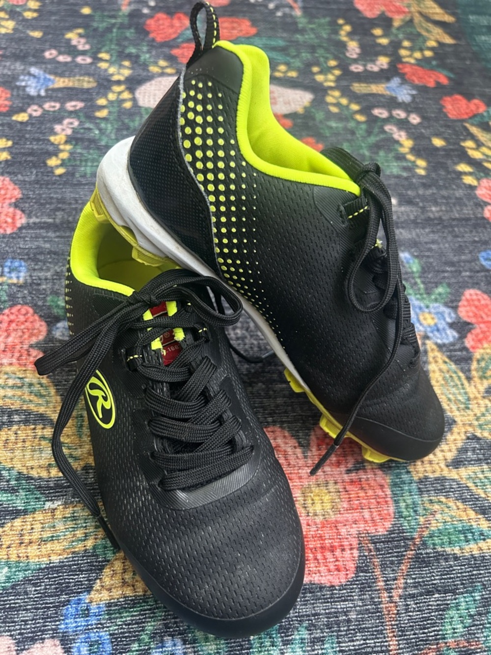 Rawlings Boys Neon Yellow and Black Baseball Cleats, Size 1